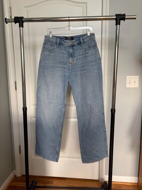 Hollister Women’s ultra high-rise dad jeans